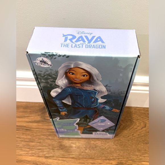 Disney Classic Doll - Raya the Last Dragon - Human Sisu - Picture 2 of 3